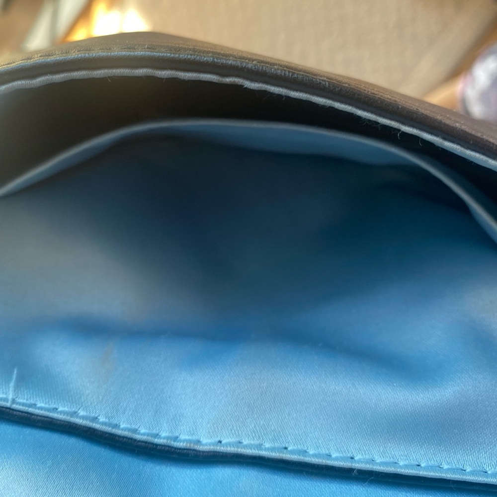 Elegant Coach Black Leather Shoulder/handle Bag with unique silver label/closure - Picture 8 of 13